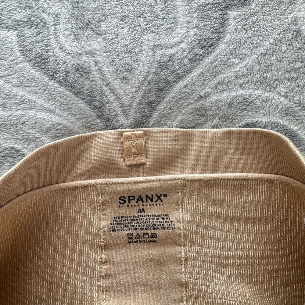 Womens Spanx High-Waisted Mid-Thigh Short - Picture 3 of 3